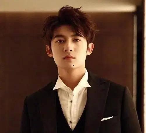 圈内人士爆料檀健次,圈内人士揭秘，这位实力派演员背后的故事